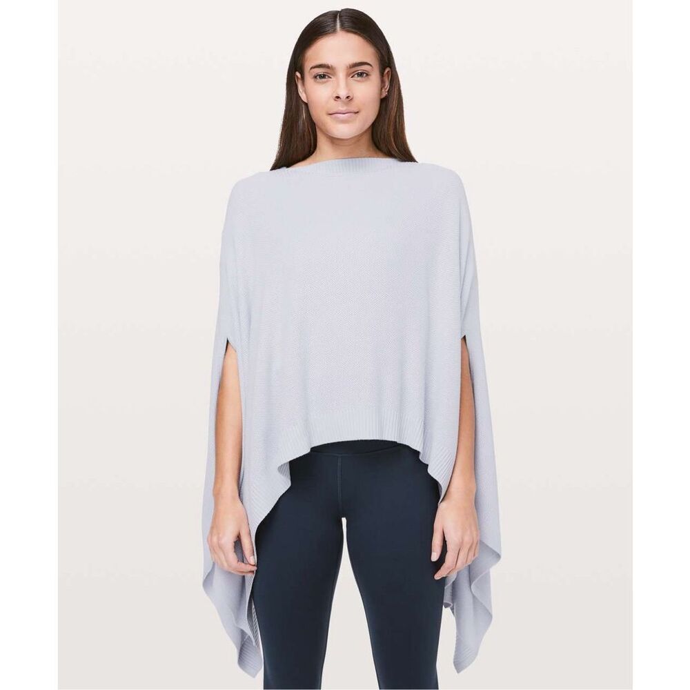 Lululemon Forward Flow Cape Silver Fox‎ Alpine White One Size